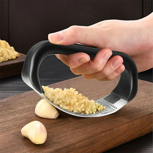 Stainless Steel Garlic Crusher with Comfortable Handle Design - Image 2